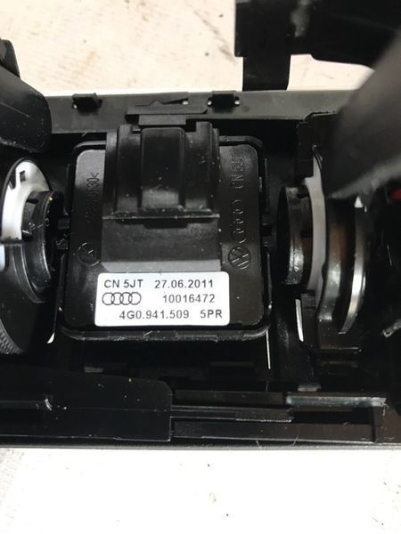 Кнопка аварійки 4G1820951G6PS Audi A6