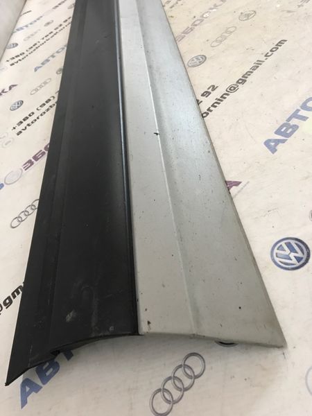 Накладка дверей 7P6854940F Volkswagen Touareg