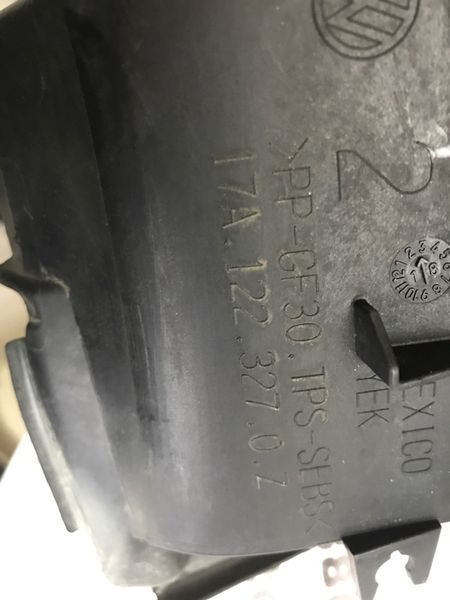 Решітка радіатора 17a122327 Volkswagen Passat