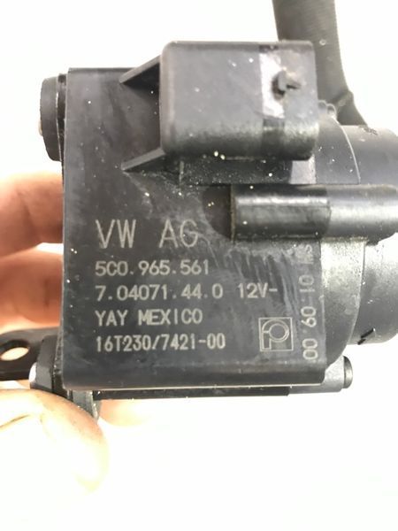 Помпа насос охолодження, додатковий електричний 5с0965561 Volkswagen Passat