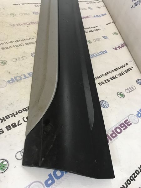 Накладка дверей 7P6854940F Volkswagen Touareg