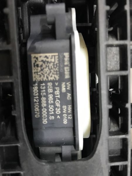 Решітка радіатора 17a122327 Volkswagen Passat
