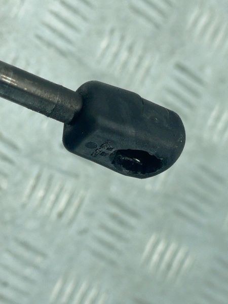 Газовий упор капота 4H0823359D Audi A8