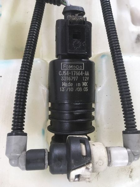 Бачок омывателя стекла CJ5417B613AC Ford Flex