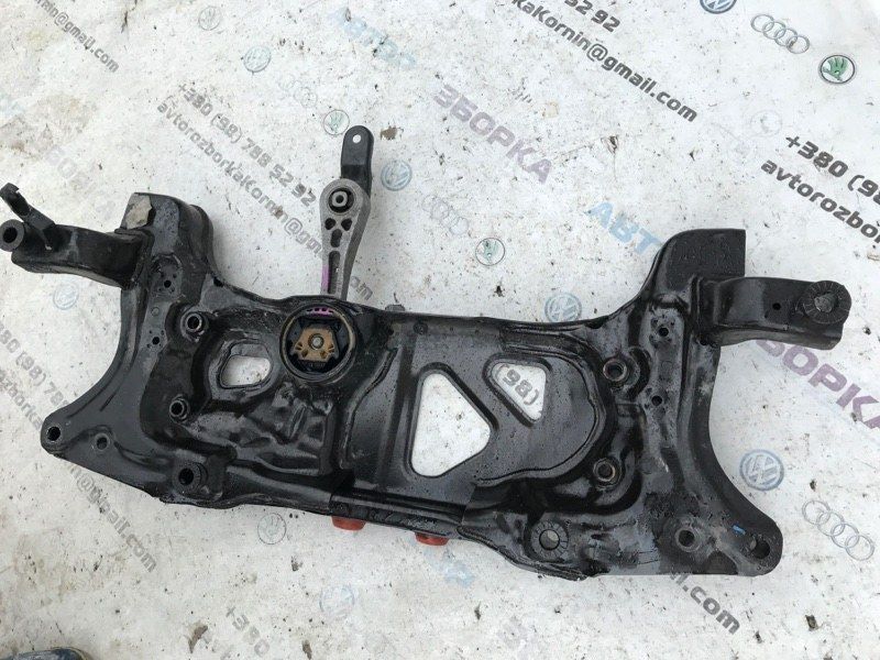 Підрамник передній Volkswagen Passat