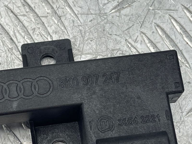 Антена безключового доступу (KESSY) 8K0907247 Audi A6 Audi A4, Audi A4 Allroad, Audi A5, Audi A6, Audi A7, Audi A8, Audi Q5, Audi RS5, Audi RS7, Audi S4, Audi S5, Audi S6, Audi S7, Audi S8, Audi SQ5