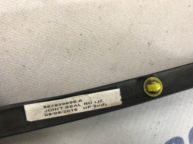 Ущільнювач дверей 561839699A Volkswagen Passat