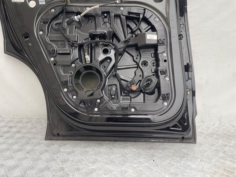 Дверь 32321822 Volvo XC90