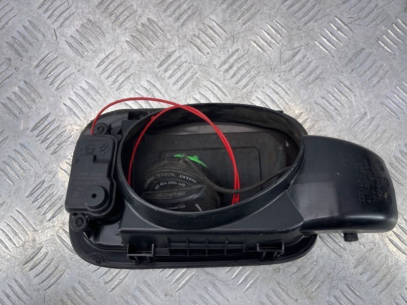 Корпус лючка крышки топливного бака в зборе 4L0809999A Audi Q7
