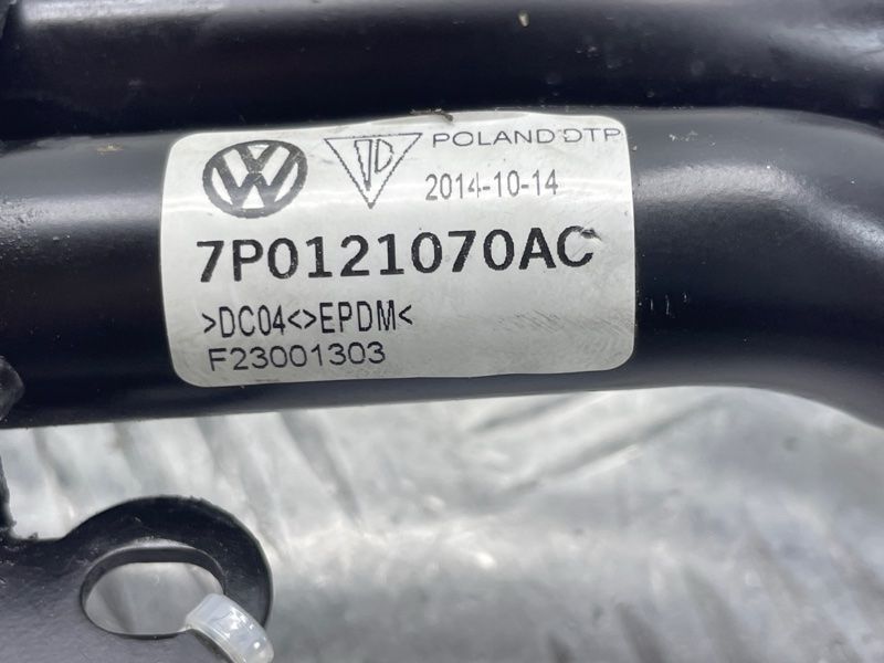 Трубопровід системи охолодження 7P0121070AC Volkswagen Touareg