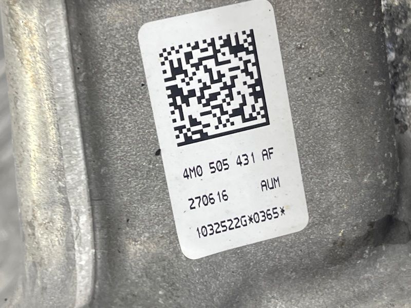 Поворотний кулак задній лівий 4M0505431AF Audi Q7 Audi Q7, Audi Q8, Audi RS Q8, Audi SQ7, Audi SQ8