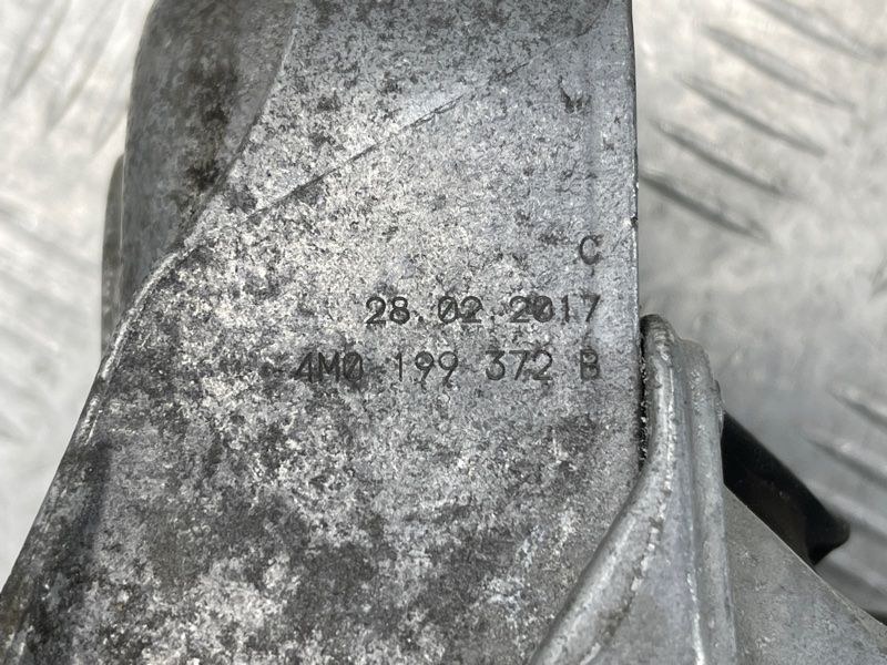 Опора / подушка двигуна 4M0199372B Audi Q5