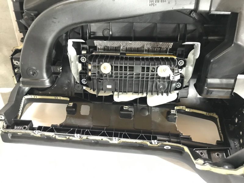 Торпедо з подушкою безпеки 7P1857003GHR2 Volkswagen Touareg