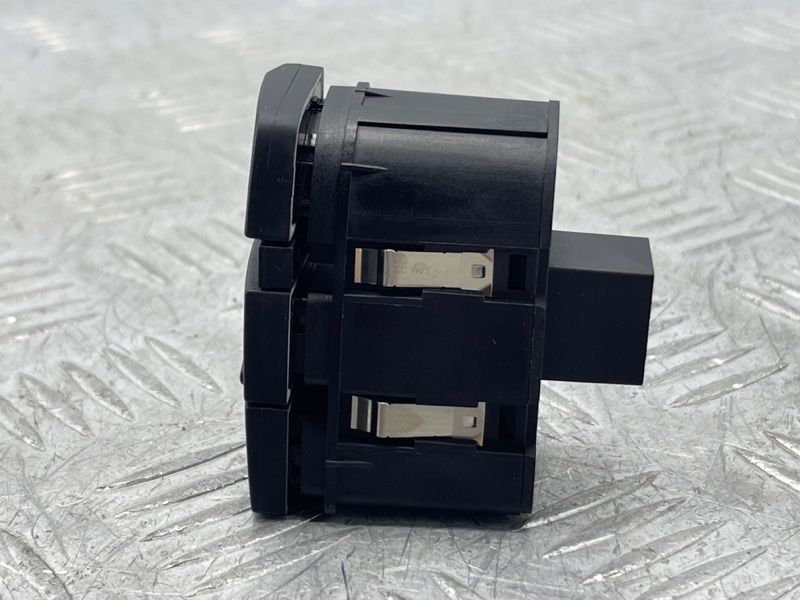 Кнопка открывания бардачка 4L1927227A Audi Q7