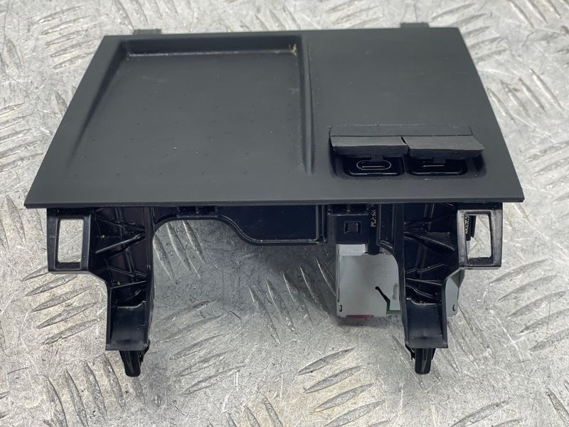 Блок USB 41049760 Polestar 2
