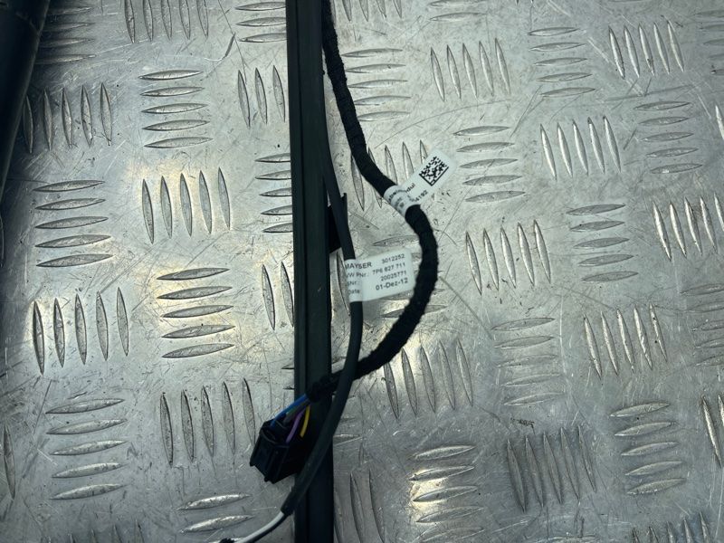 Привідний блок кришки багажника 7P6827851FIIT Volkswagen Touareg Volkswagen Touareg