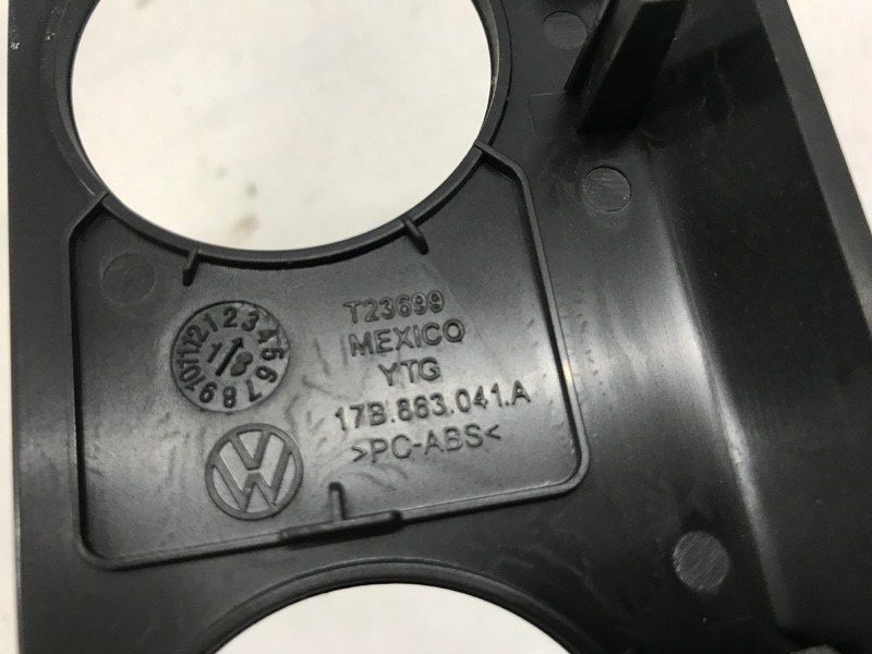 Накладка панелі управління 17B863041A Volkswagen Jetta