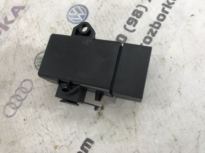 Блок управления подогревом сидений 3T0959772B Audi A6