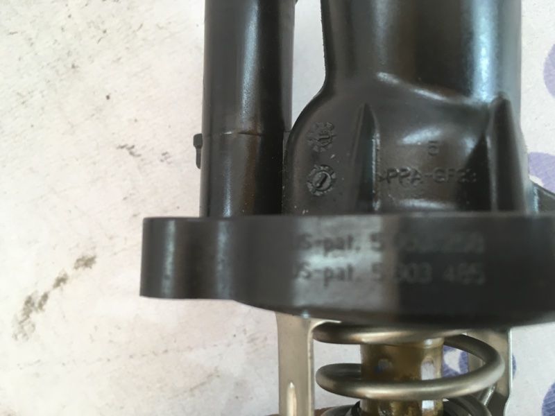 Корпус термостата FR3Z8575A Ford Edge