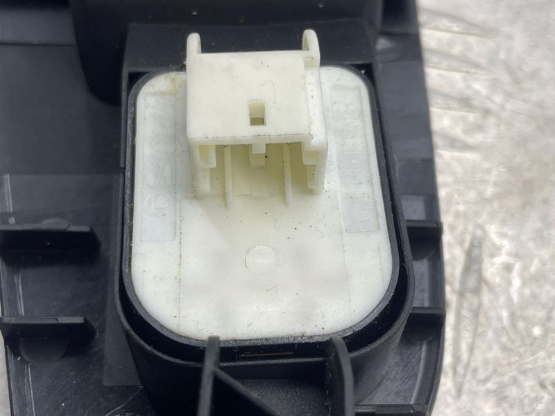 Перемикач регулювання дзеркала заднього виду 4F0959565A Audi Q7
