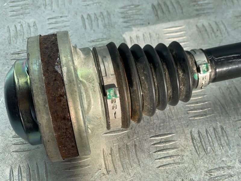 Піввісь 8R0501203C Audi A7