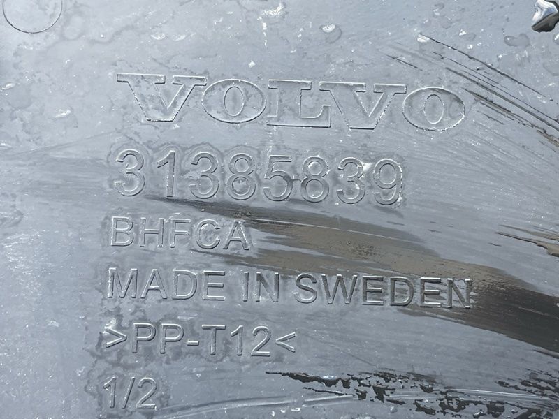 Водовідвідний щиток Volvo XC90