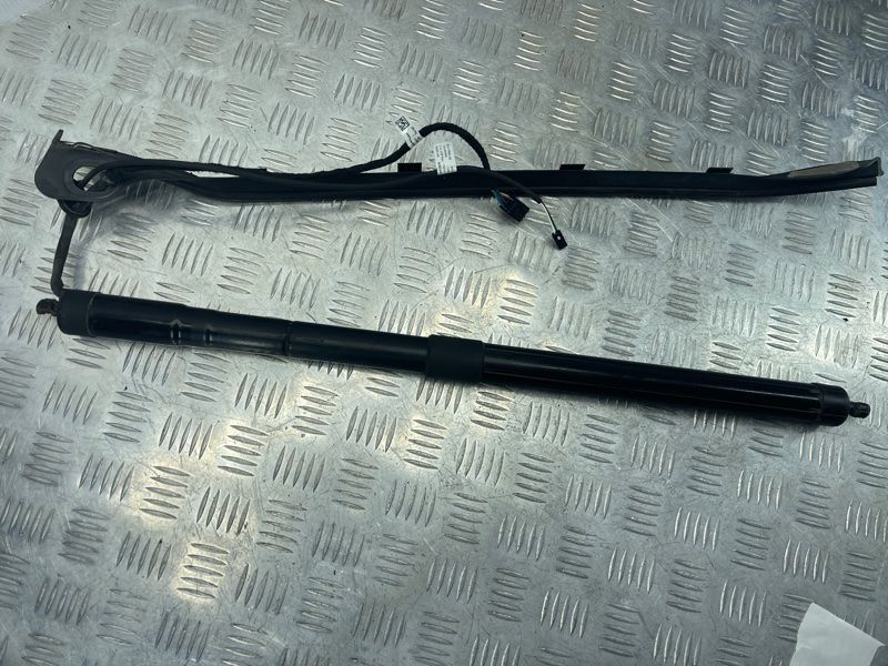 Привідний блок кришки багажника 7P6827851FIIT Volkswagen Touareg Volkswagen Touareg