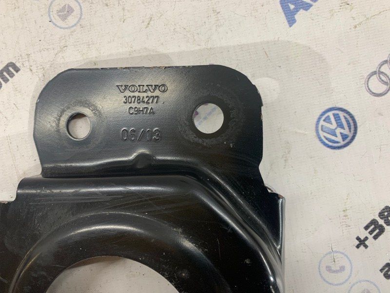Кронштейн опоры двигателя 30784277 Volvo XC60