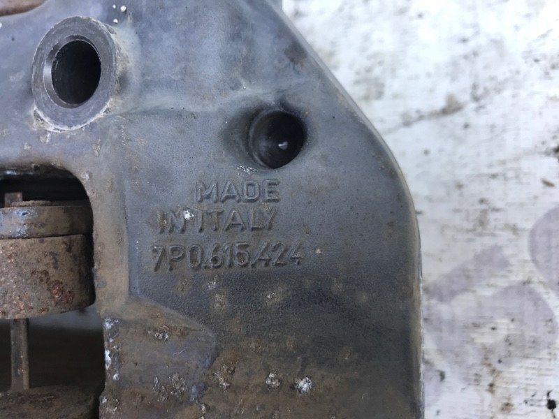 Супорт гальмівний 7P0615424 Volkswagen Touareg