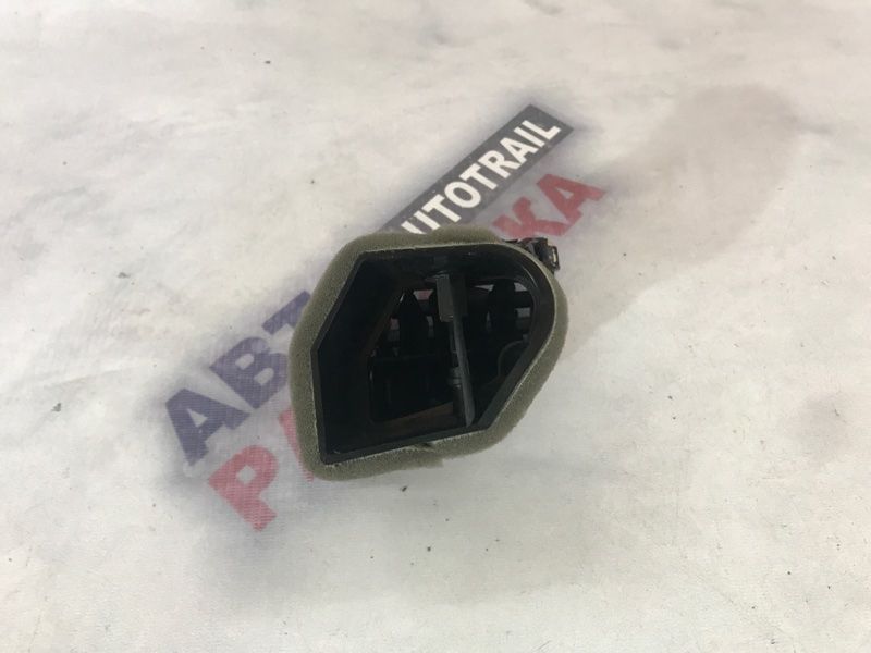 Дефлектор повітропроводу 8T1820902G Audi A4 Allroad