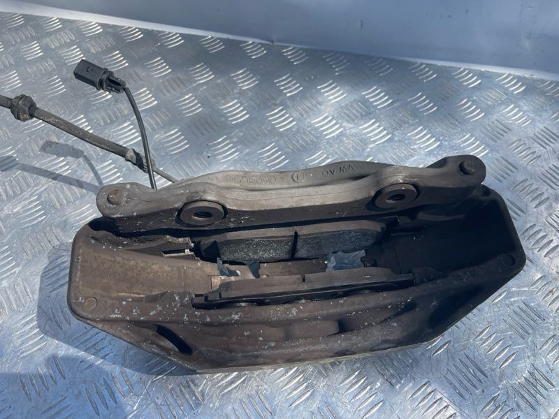 Суппорт тормозной 4M0615106BG Audi Q7