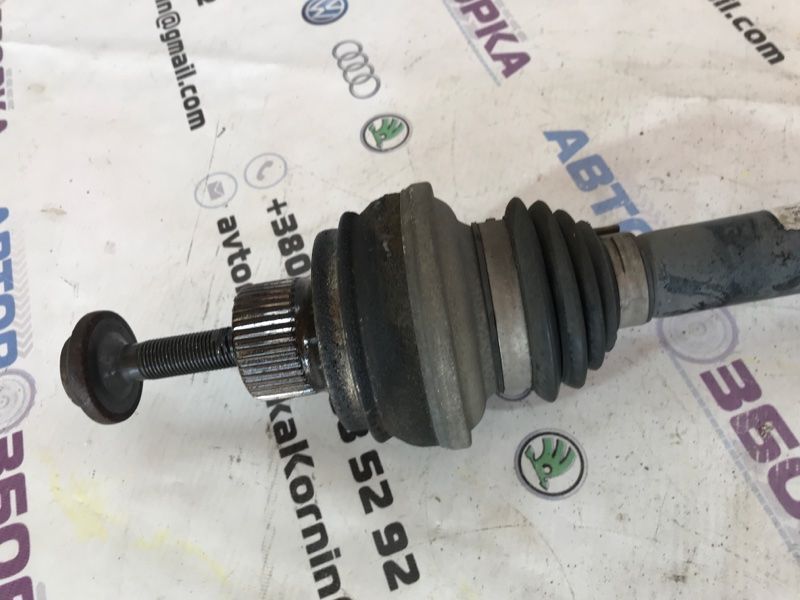 Піввісь 8R0501203C Audi A7