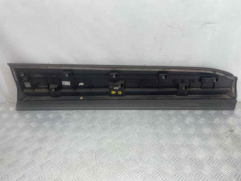 Накладка двери 4M0853959G Audi Q7