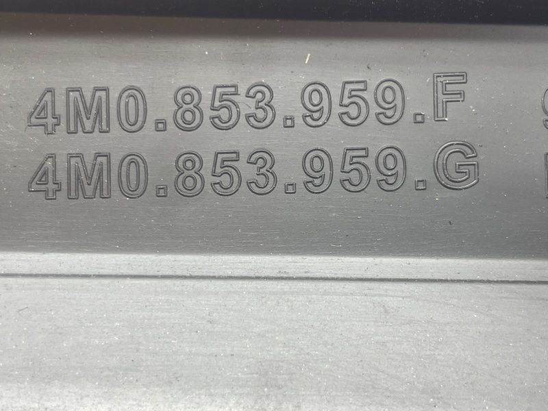 Накладка двери 4M0853959G Audi Q7