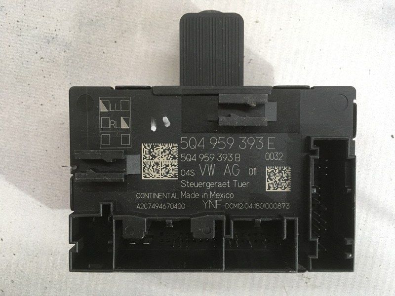 Блок управления двери 5Q4959393E Volkswagen Jetta