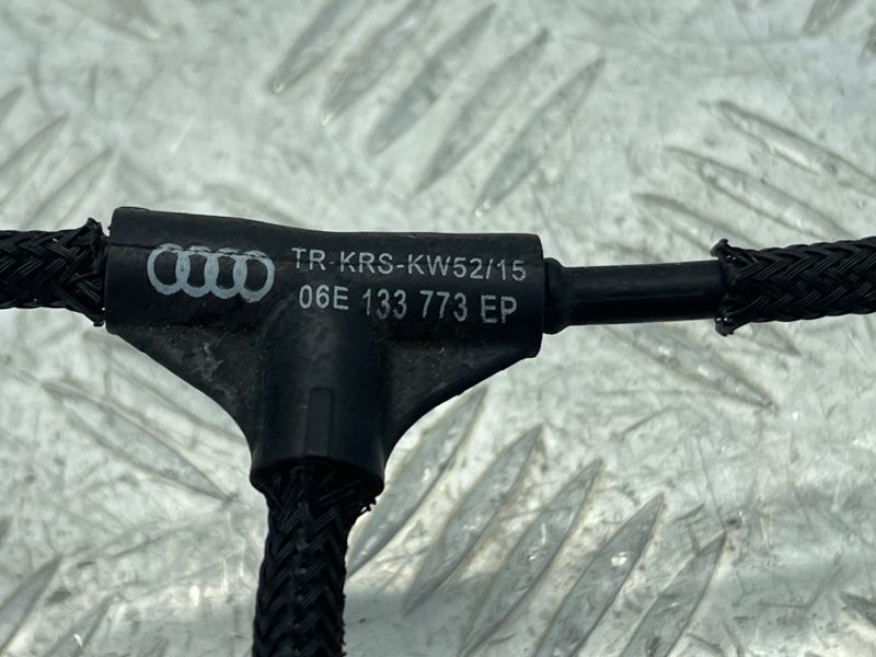 Вакуумний шланг 06E133773EP Audi Q7