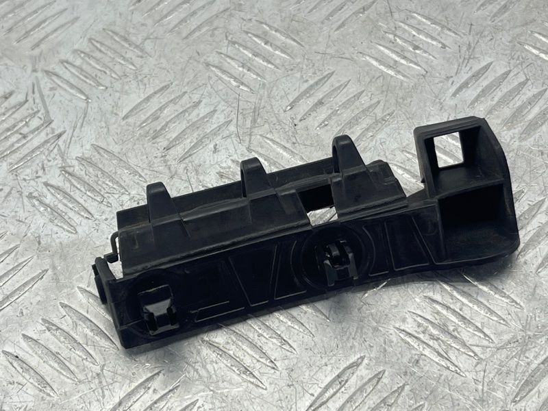 Кріплення фари Audi A6