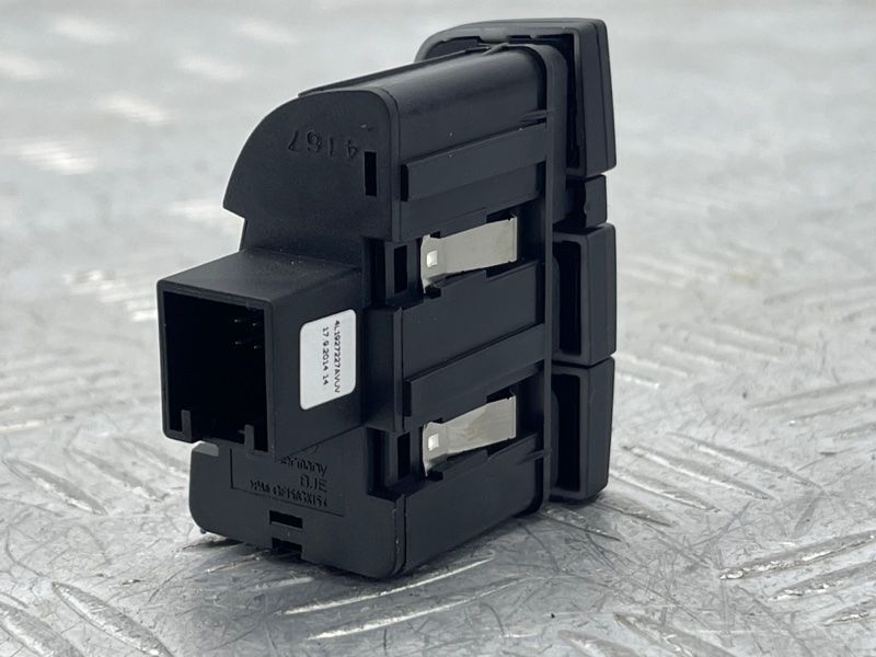 Кнопка открывания бардачка 4L1927227A Audi Q7