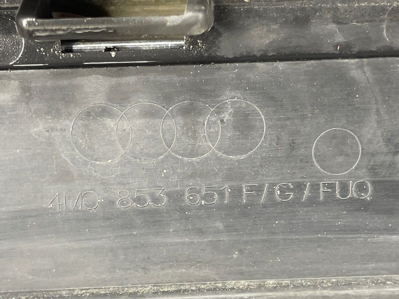 Решітка радіатора 4M0853651F Audi Q7