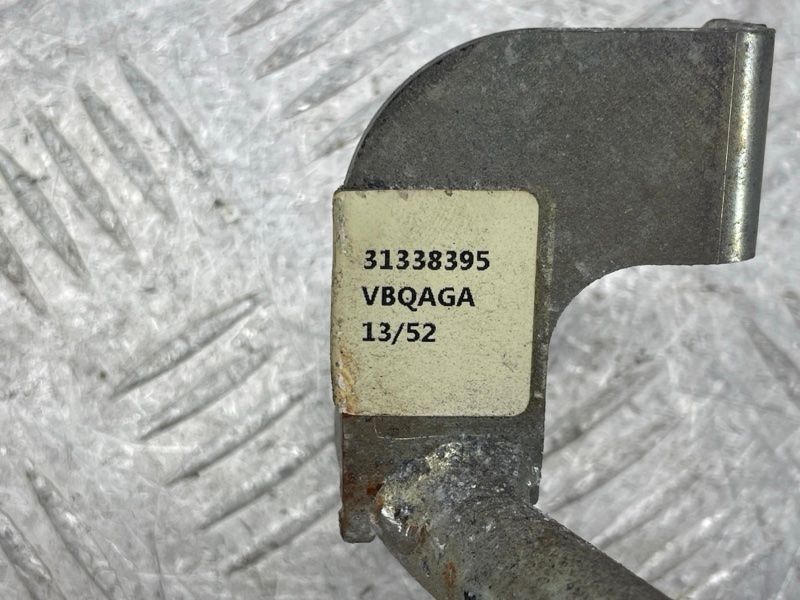 Трубопровід системи охолодження 31338395 Volvo XC40