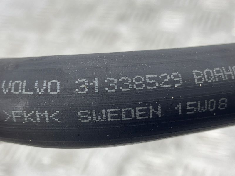Трубка вентиляції картера 31338529 Volvo XC90