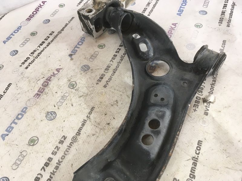 Рычаг передней подвески поперечный нижний 5N0407151 Volkswagen CC