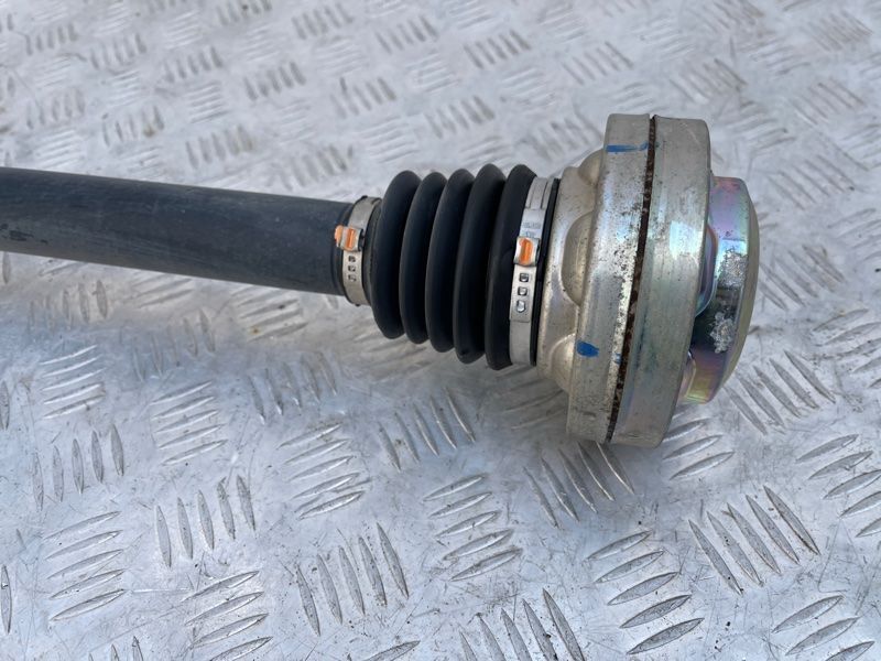 Піввісь 4M0501203D Audi Q7