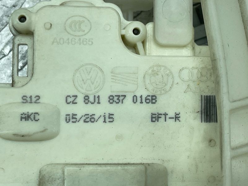 Замок дверей 8J1837016B Volkswagen Touareg