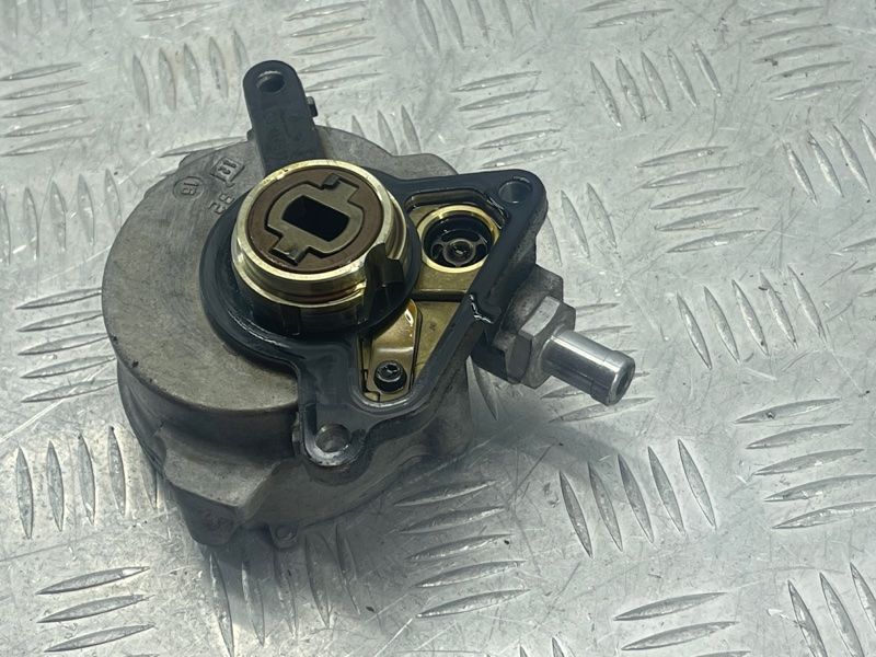 Вакуумный насос 03H145100C Volkswagen Touareg