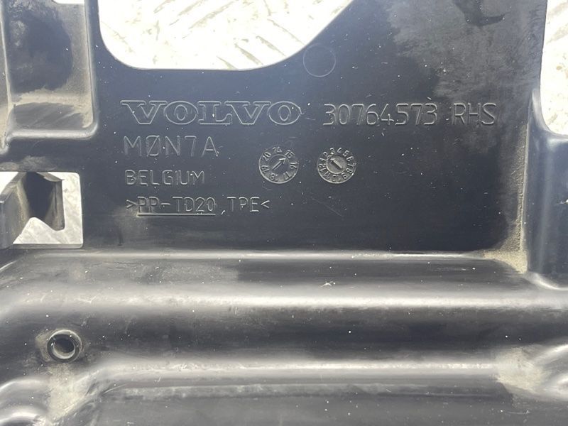Дефлектор радіатора 30764573 Volvo XC60