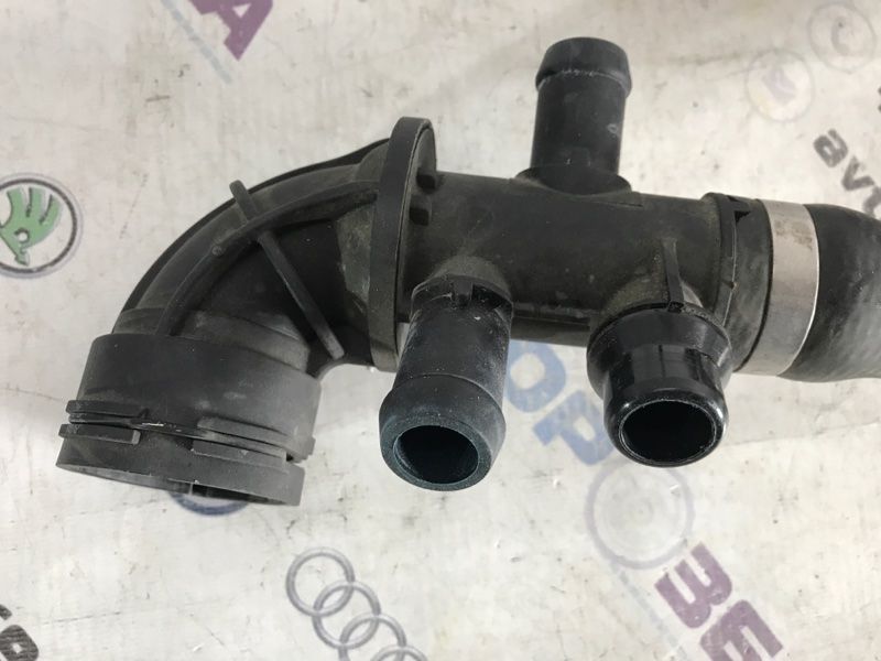Патрубок системы охлаждения 31439747 Volvo XC60