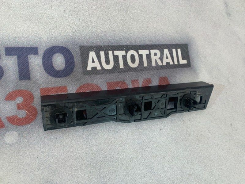 Направляюча заднього бампера 4G8807889 Audi A7