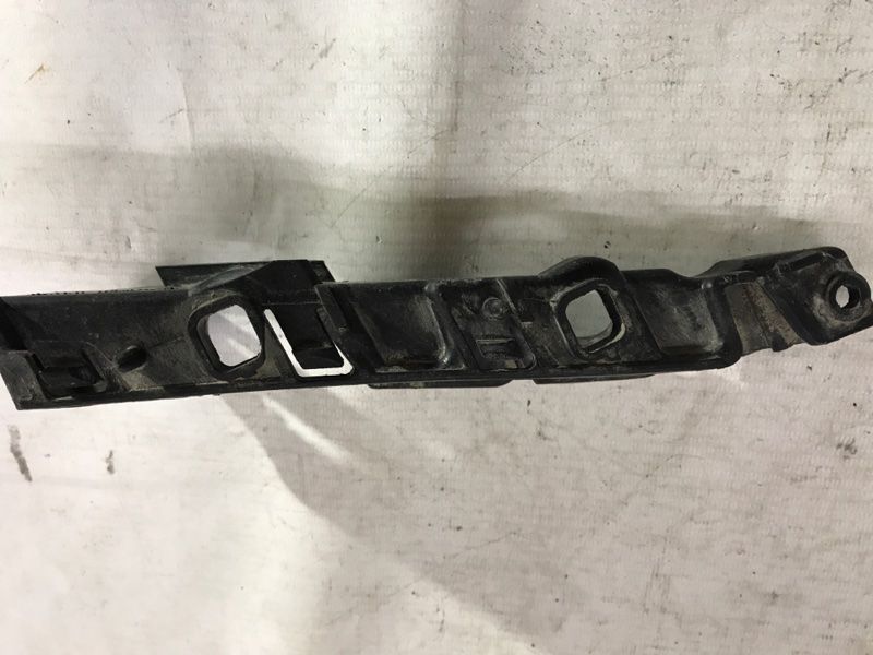 Направляющая бампера 4G0807283 Audi A6