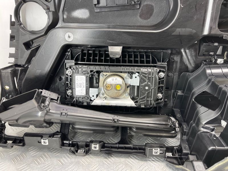 Торпедо с подушкой безопасноти Audi Q7